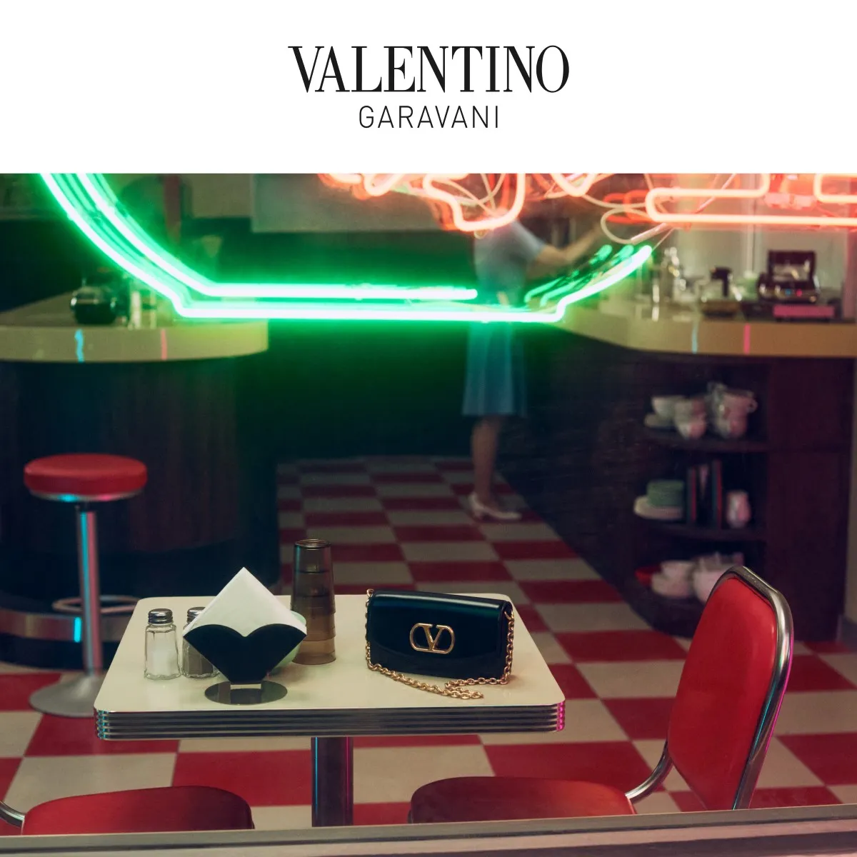 Tống Tổ Nhi tỏa sáng trong chiến dịch quảng cáo Tết Bính Ngọ đầy chất thơ của Valentino