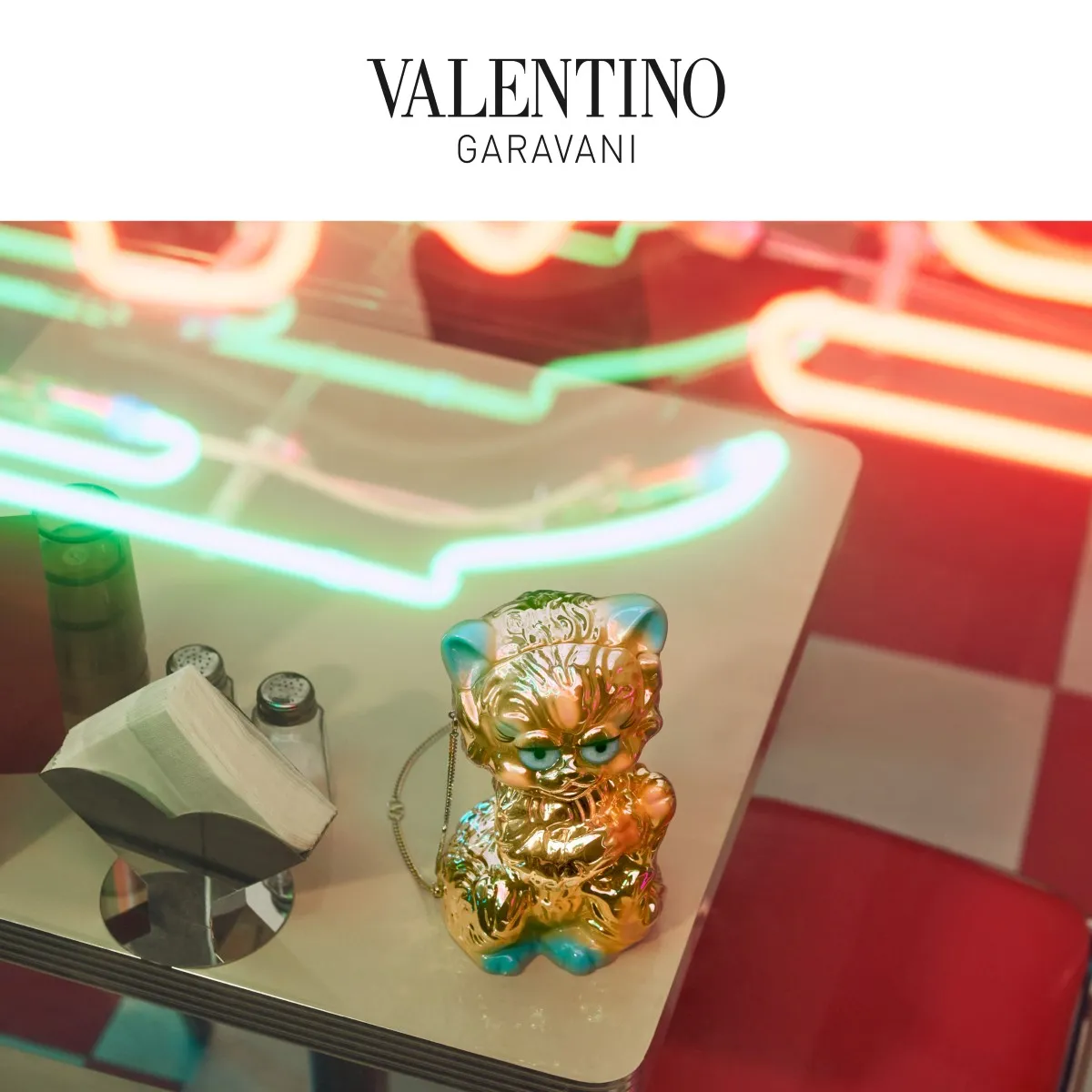 Tống Tổ Nhi tỏa sáng trong chiến dịch quảng cáo Tết Bính Ngọ đầy chất thơ của Valentino