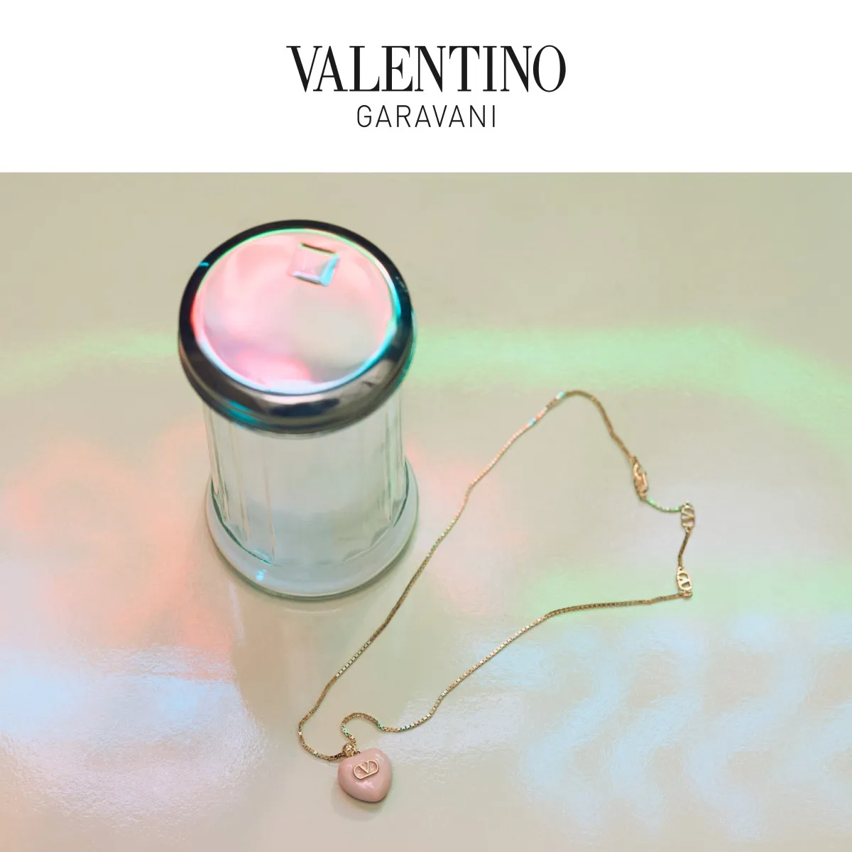 Tống Tổ Nhi tỏa sáng trong chiến dịch quảng cáo Tết Bính Ngọ đầy chất thơ của Valentino