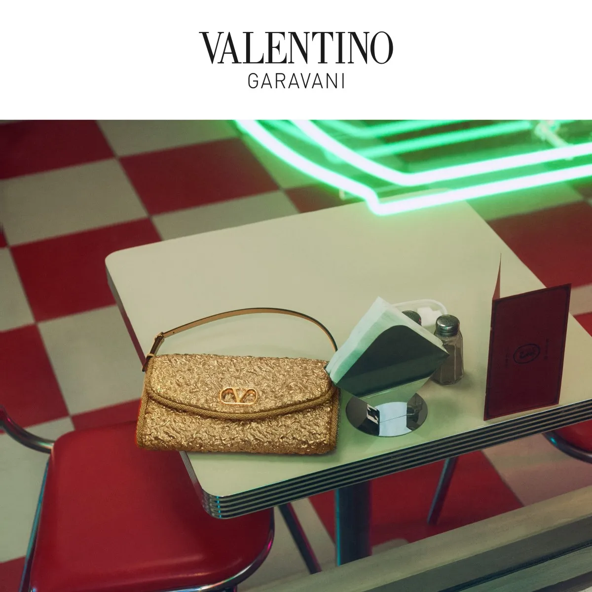 Tống Tổ Nhi tỏa sáng trong chiến dịch quảng cáo Tết Bính Ngọ đầy chất thơ của Valentino