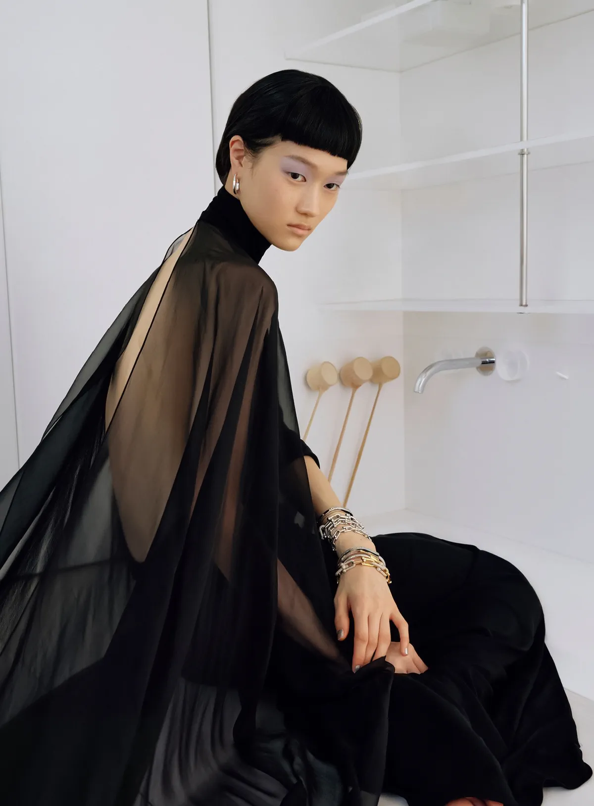 Vogue Nhật Bản 01/2026: Chloe Oh chụp bởi Fumiko Imano Vogue Nhật Bản 01/2026: Chloe Oh chụp bởi Fumiko Imano