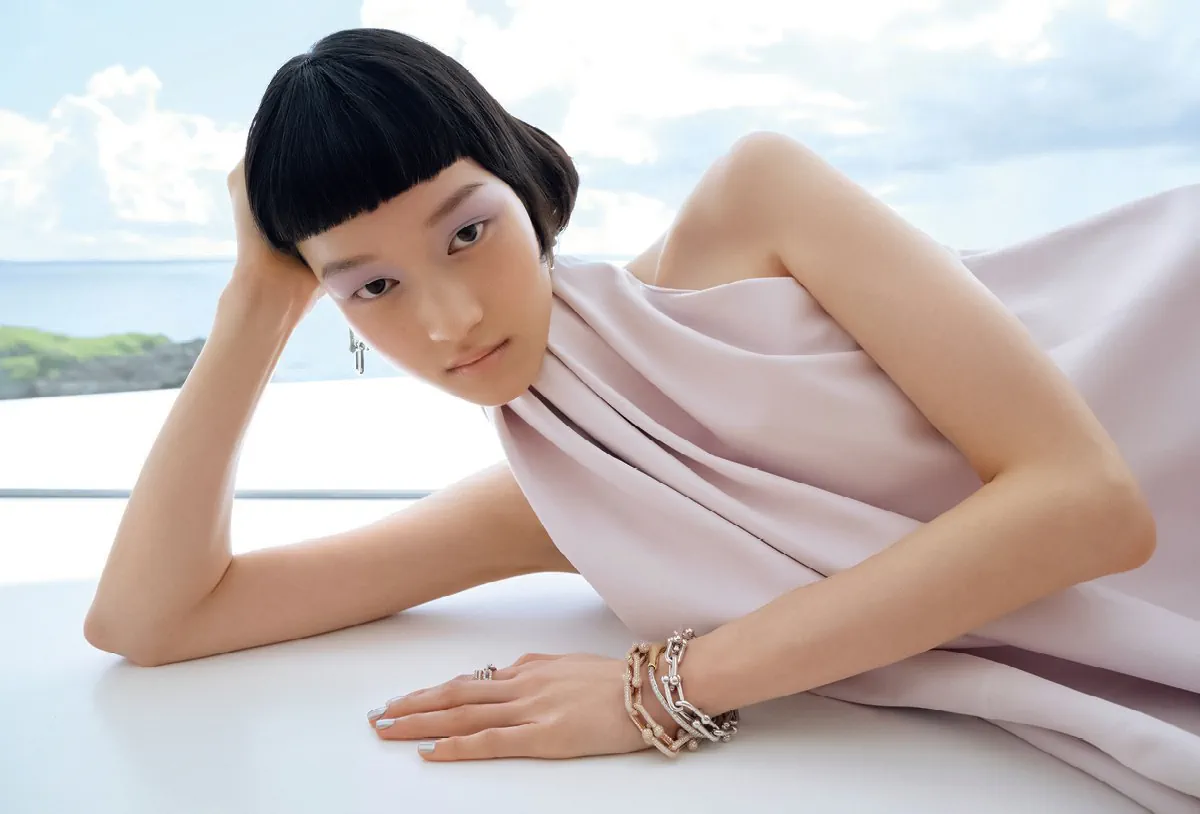 Vogue Nhật Bản 01/2026: Chloe Oh chụp bởi Fumiko Imano Vogue Nhật Bản 01/2026: Chloe Oh chụp bởi Fumiko Imano