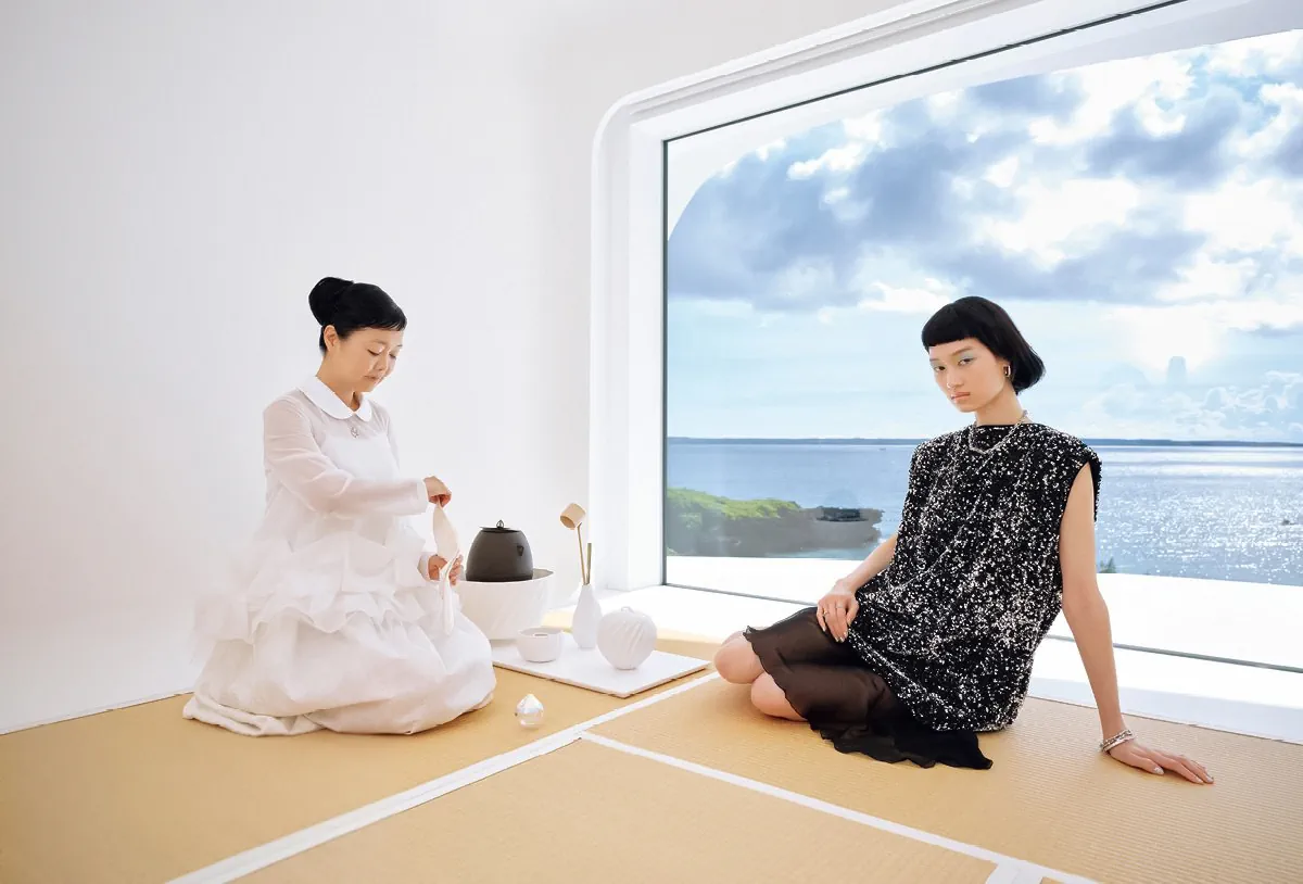 Vogue Nhật Bản 01/2026: Chloe Oh chụp bởi Fumiko Imano Vogue Nhật Bản 01/2026: Chloe Oh chụp bởi Fumiko Imano