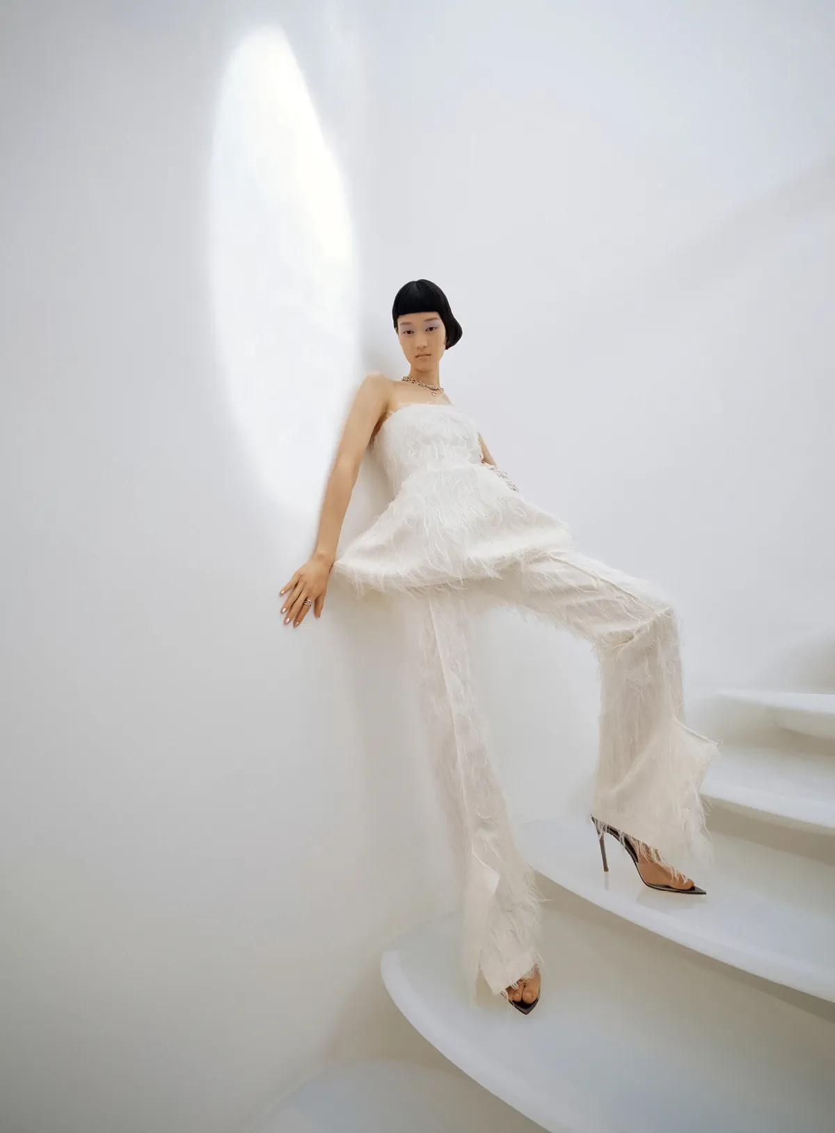 Vogue Nhật Bản 01/2026: Chloe Oh chụp bởi Fumiko Imano Vogue Nhật Bản 01/2026: Chloe Oh chụp bởi Fumiko Imano