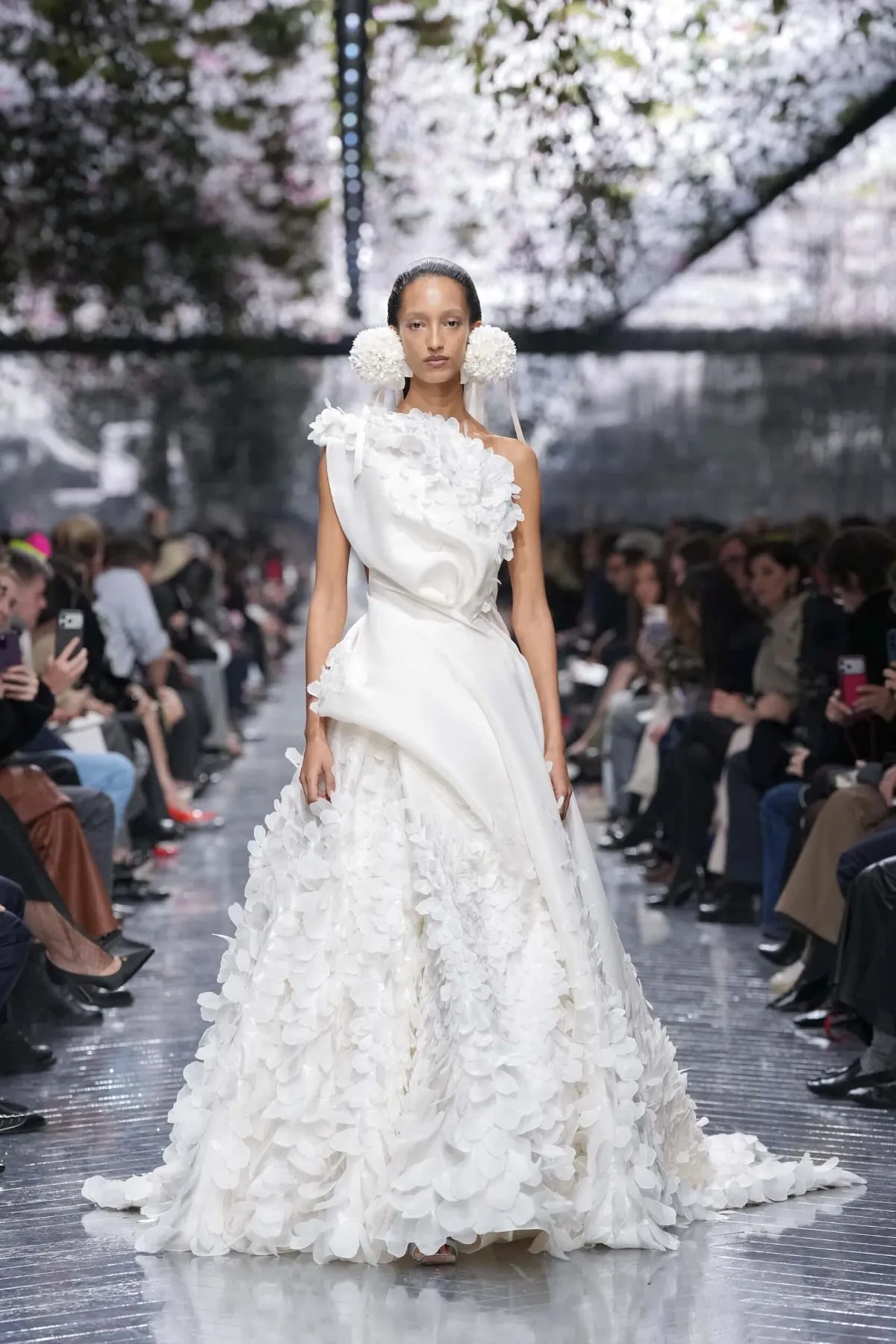 Christian Dior Haute Couture Xuân-Hè 2026: Vì sao thời trang cao cấp vẫn tồn tại? Christian Dior Haute Couture Xuân-Hè 2026