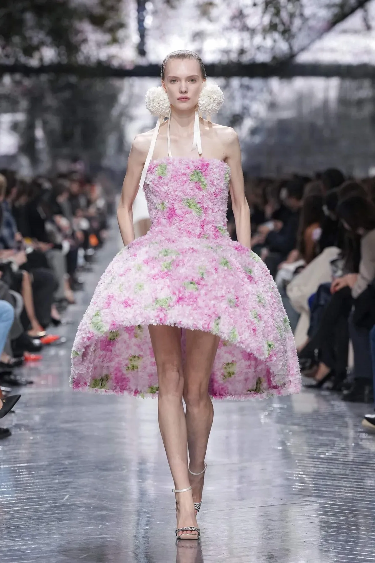 Christian Dior Haute Couture Xuân-Hè 2026: Vì sao thời trang cao cấp vẫn tồn tại? Christian Dior Haute Couture Xuân-Hè 2026