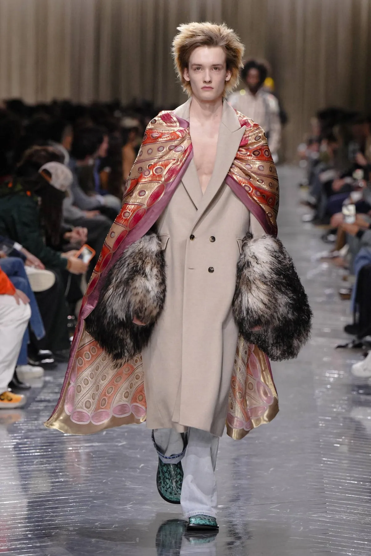 Dior Men Thu-Đông 2026: Cú va chạm thú vị giữa hai tư duy đối lập Dior Men Thu-Đông 2026 - Paris Fashion Week Men's