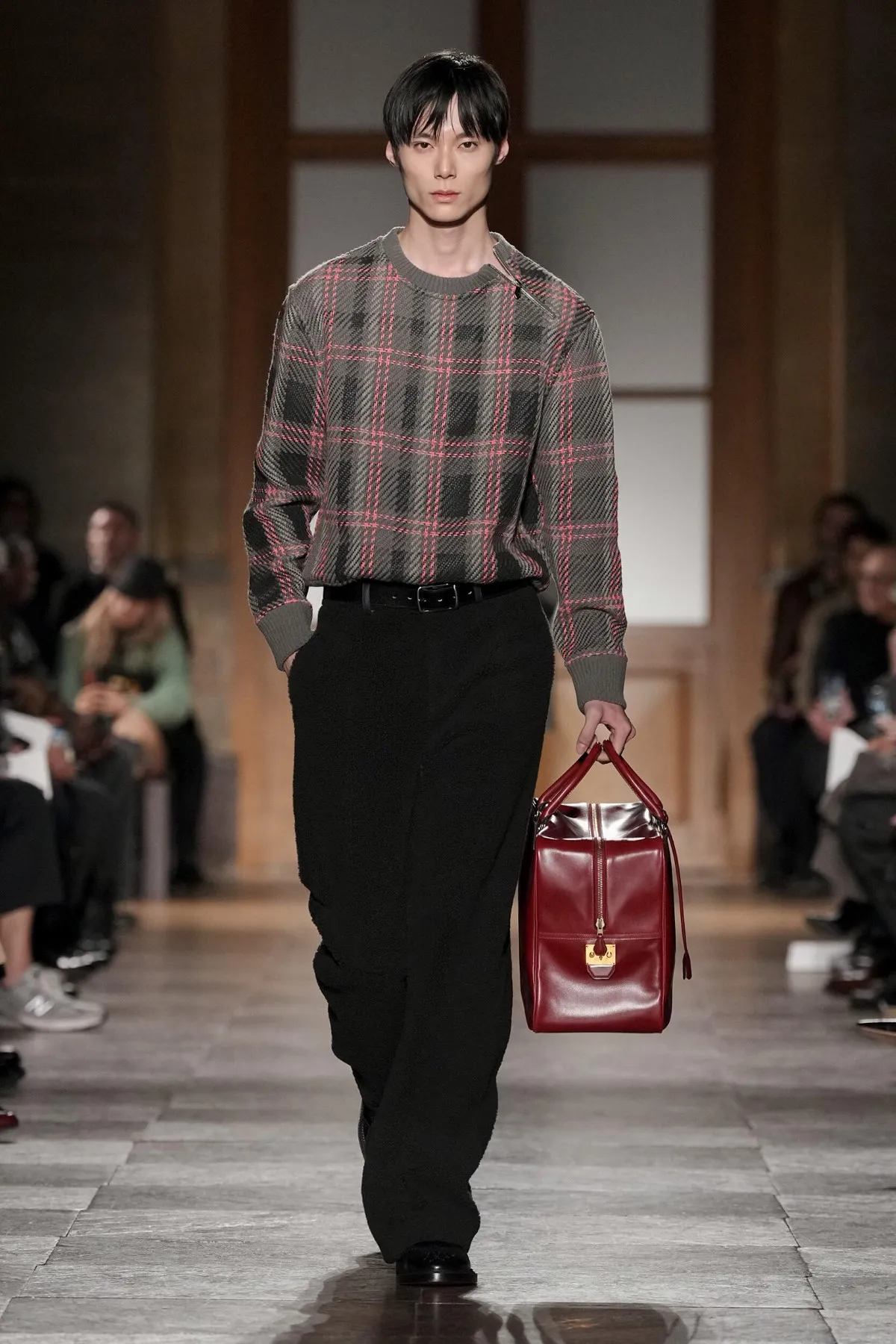 BST nam Hermès Thu-Đông 2026: Lời chào tạm biệt của Véronique Nichanian sau 37 năm gắn bó BST nam Hermès Thu-Đông 2026