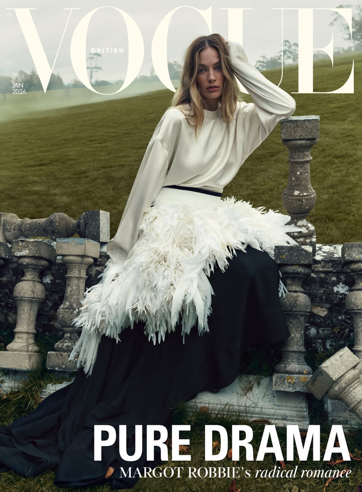 Vogue Anh 01/2026: Margot Robbie chụp bởi Mikael Jansson