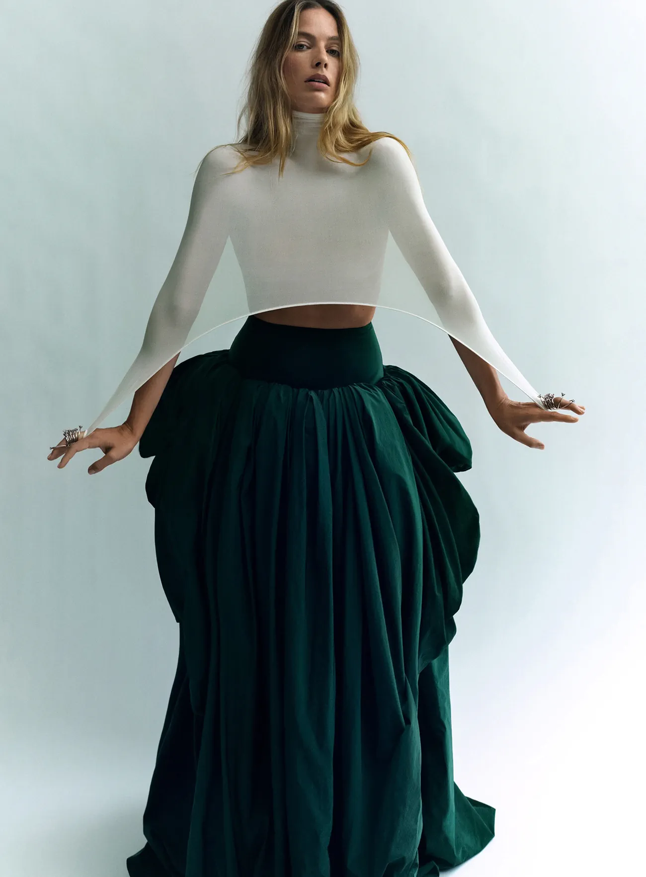 Vogue Anh 01/2026: Margot Robbie chụp bởi Mikael Jansson