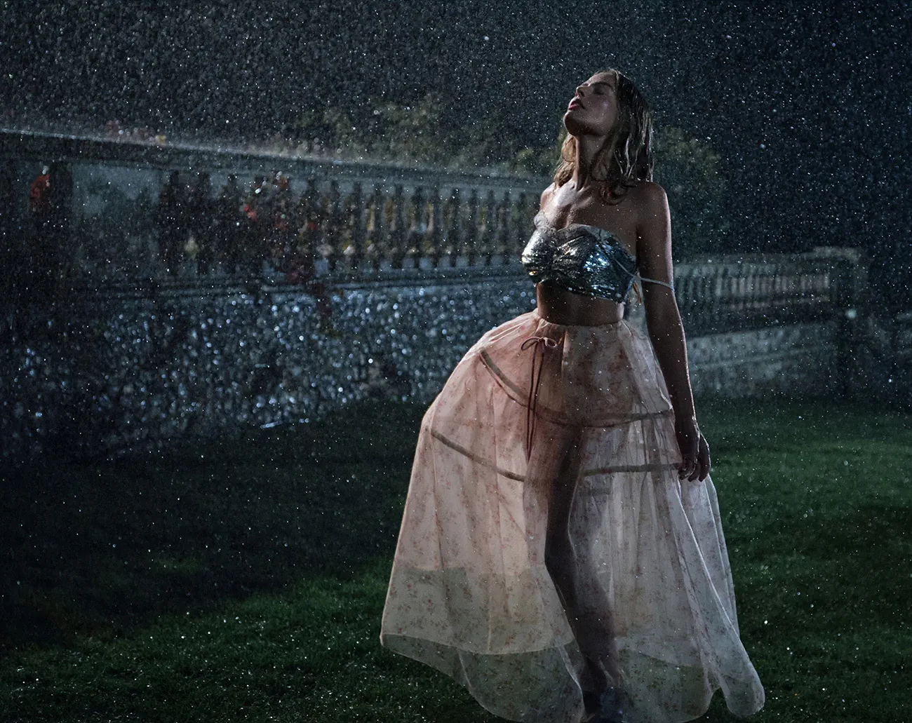 Vogue Anh 01/2026: Margot Robbie chụp bởi Mikael Jansson