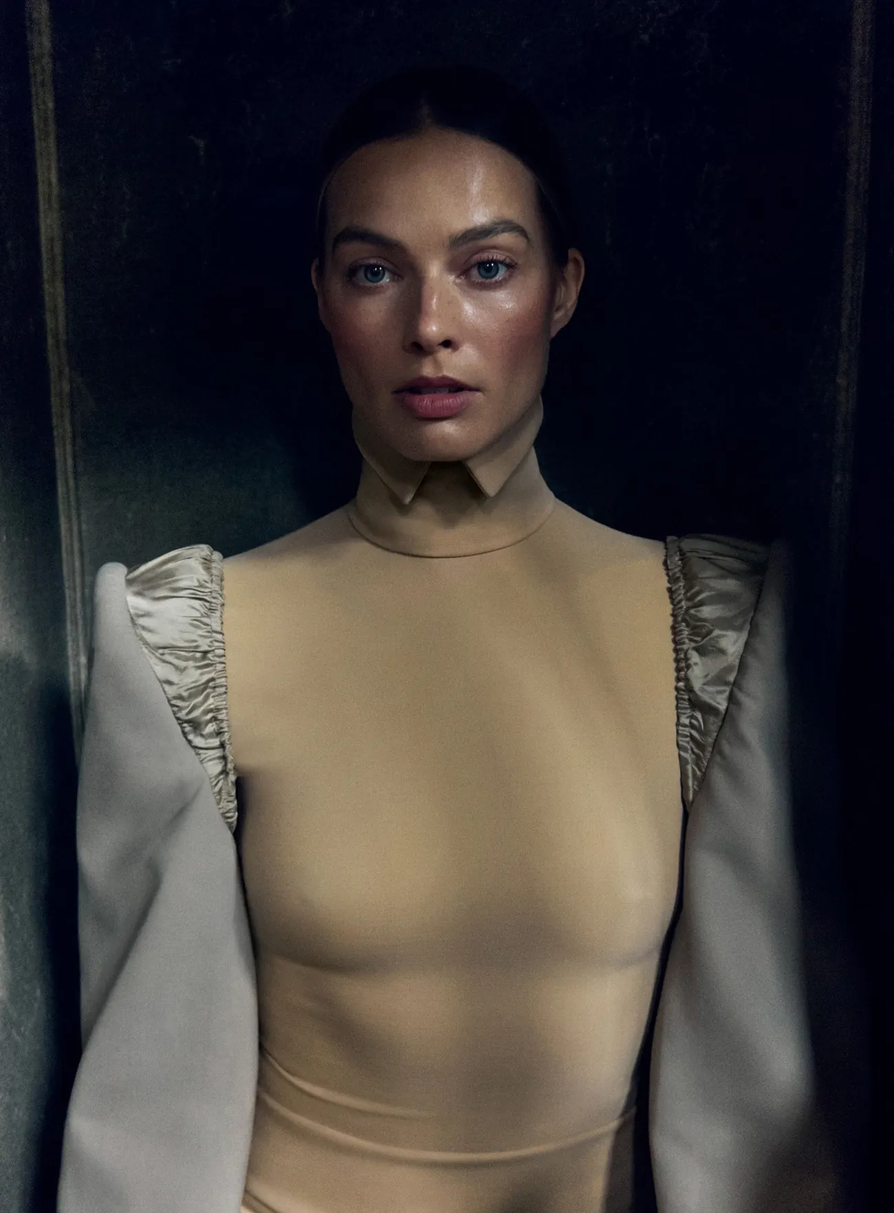 Vogue Anh 01/2026: Margot Robbie chụp bởi Mikael Jansson