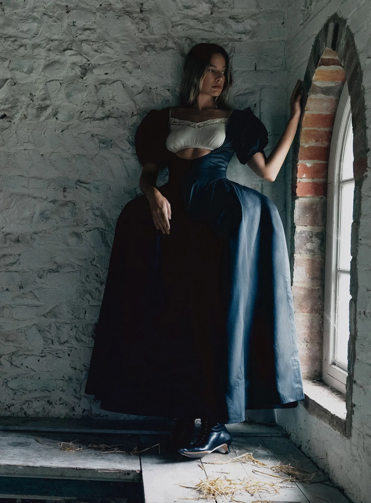 Vogue Anh 01/2026: Margot Robbie chụp bởi Mikael Jansson