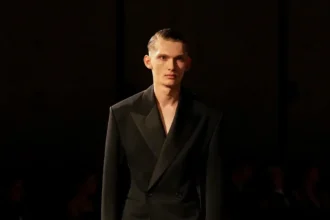 BST nam Saint Laurent Thu-Đông 2026