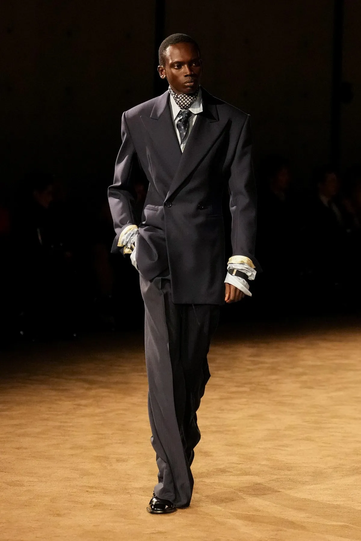 BST nam Saint Laurent Thu-Đông 2026