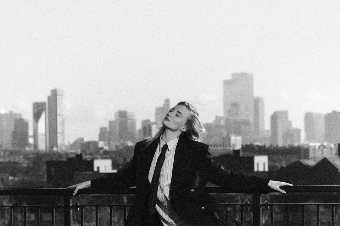 Porter Magazine 01/2026: Sophie Turner chụp bởi Benjamin Werner Porter Magazine 01/2026: Sophie Turner chụp bởi Benjamin Werner