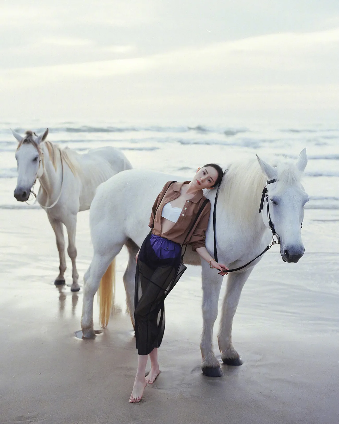 Vogue Trung Quốc 01/2026 : Dương Mịch chụp bởi Leslie Zhang