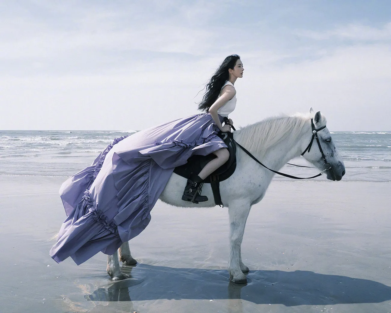 Vogue Trung Quốc 01/2026 : Dương Mịch chụp bởi Leslie Zhang