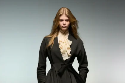 Alberta Ferretti Thu-Đông 2026: Dấu ấn lãng mạn mới tại Dubai