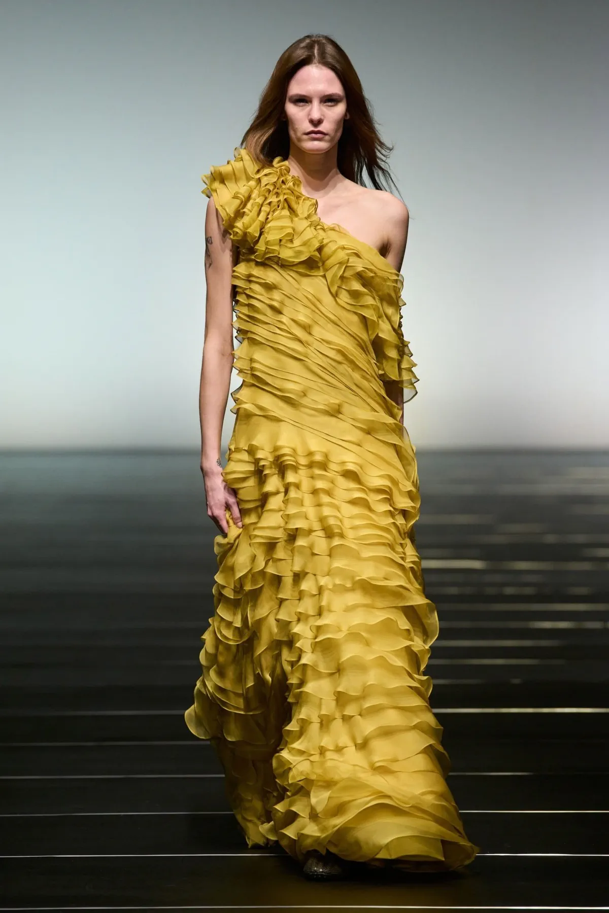 Alberta Ferretti Thu-Đông 2026: Dấu ấn lãng mạn mới tại Dubai