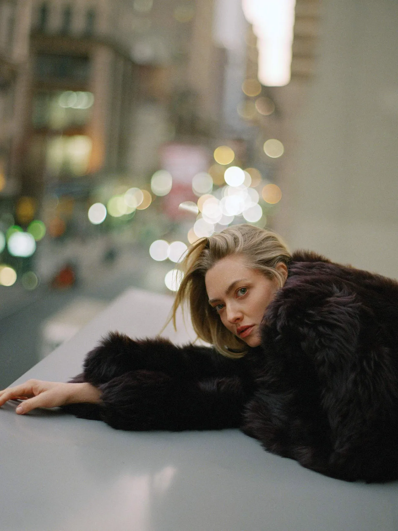 Porter Magazine 02/2026: Amanda Seyfried chụp bởi Chantal Anderson