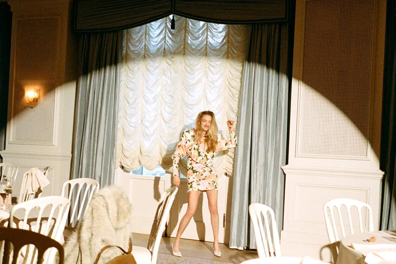 Porter Magazine 02/2026: Amanda Seyfried chụp bởi Chantal Anderson