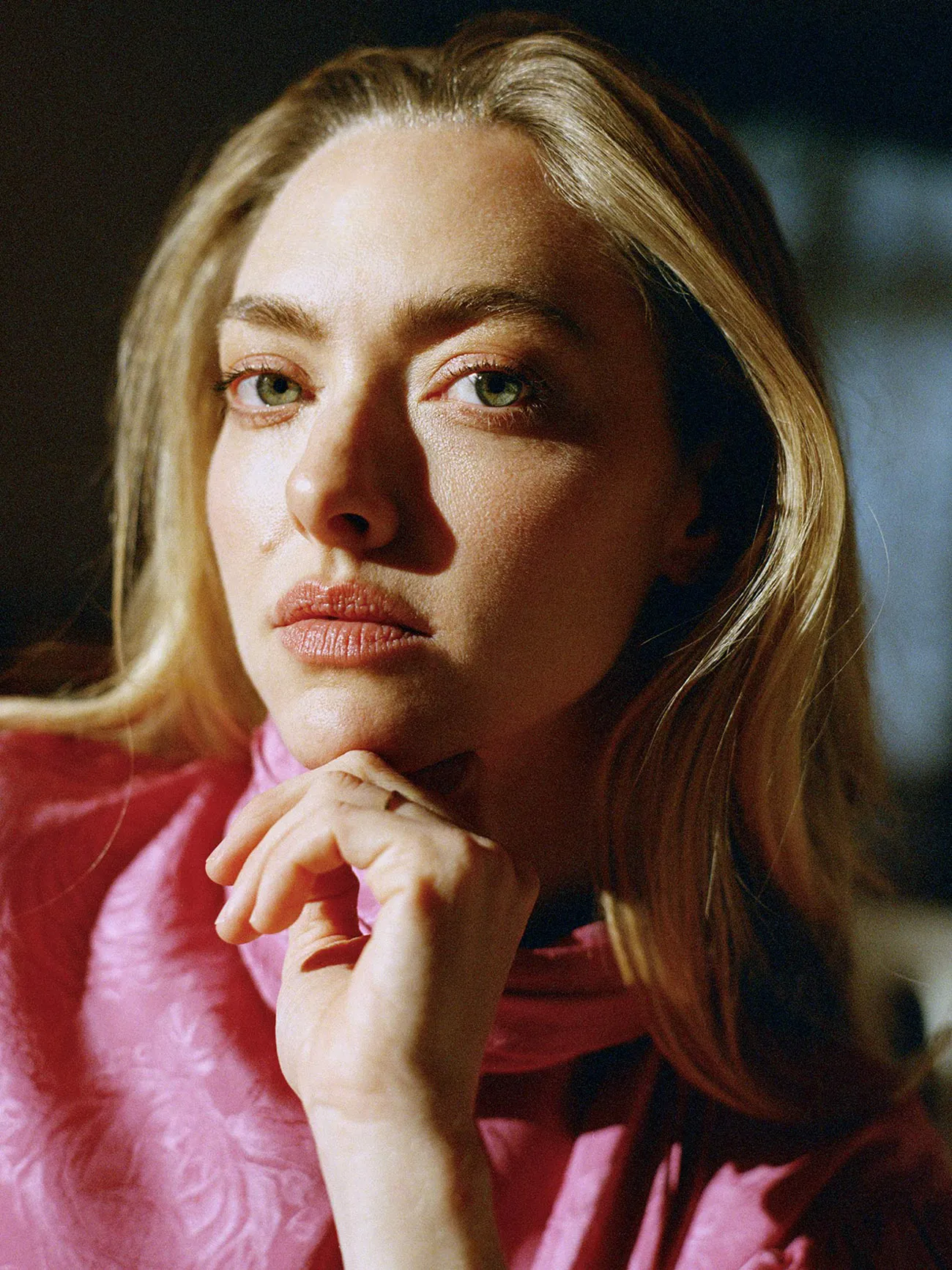 Porter Magazine 02/2026: Amanda Seyfried chụp bởi Chantal Anderson