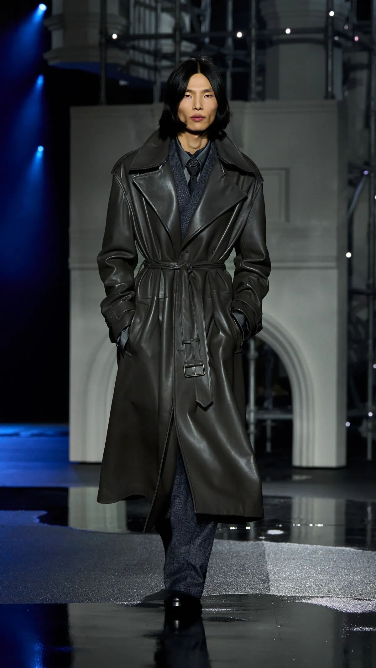 Burberry Thu-Đông 2026: Bức tranh đêm London dưới mưa Burberry Thu-Đông 2026 - London Fashion Week