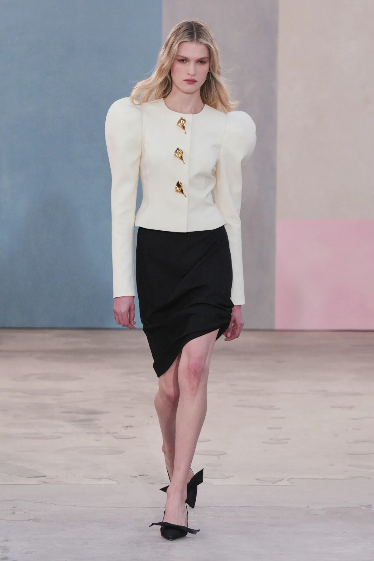 Carolina Herrera Thu-Đông 2026 tiết chế để chinh phục phụ nữ hiện đại Carolina Herrera Thu-Đông 2026