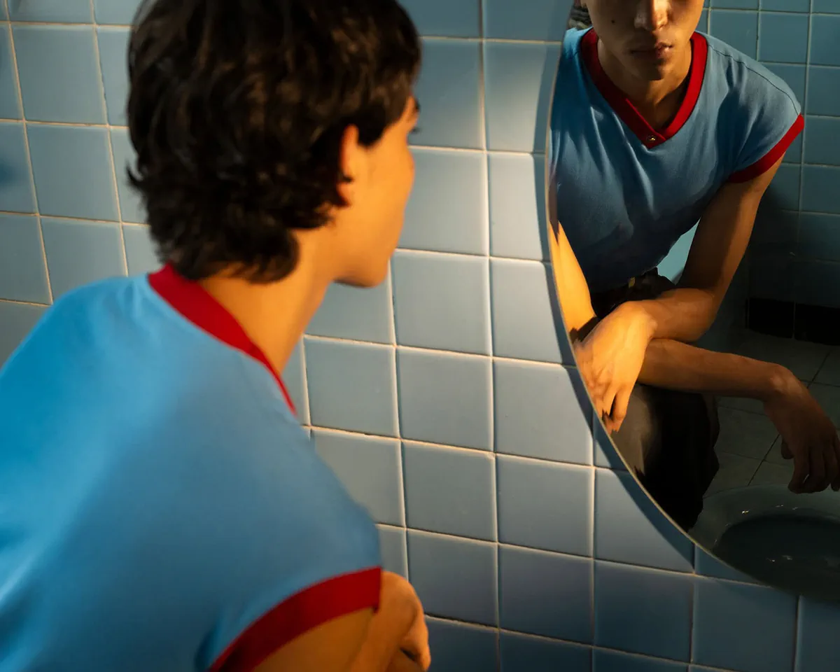 Chiến dịch quảng cáo Versace Xuân-Hè 2026: Dấu ấn cuối cùng của Dario Vitale tại nhà mốt Ý Chiến dịch quảng cáo Versace Xuân-Hè 2026: Dấu ấn cuối cùng của Dario Vitale tại nhà mốt Ý