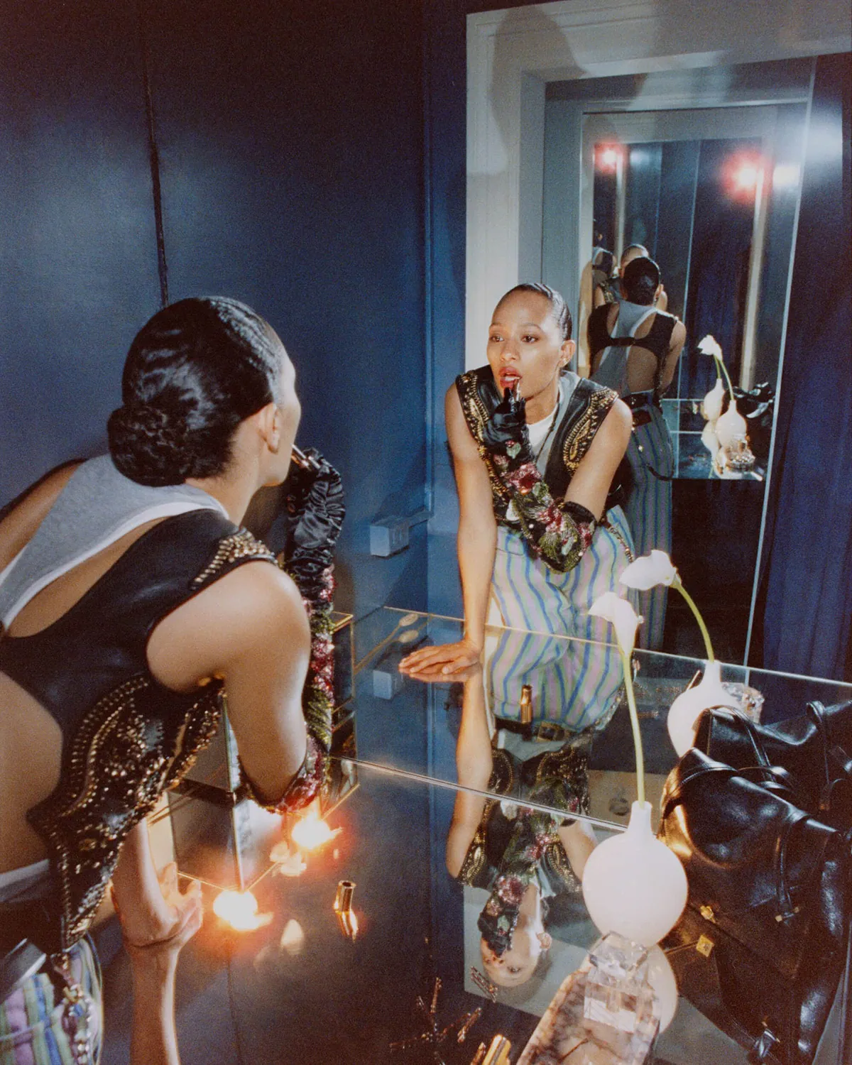 Chiến dịch quảng cáo Versace Xuân-Hè 2026: Dấu ấn cuối cùng của Dario Vitale tại nhà mốt Ý Chiến dịch quảng cáo Versace Xuân-Hè 2026: Dấu ấn cuối cùng của Dario Vitale tại nhà mốt Ý