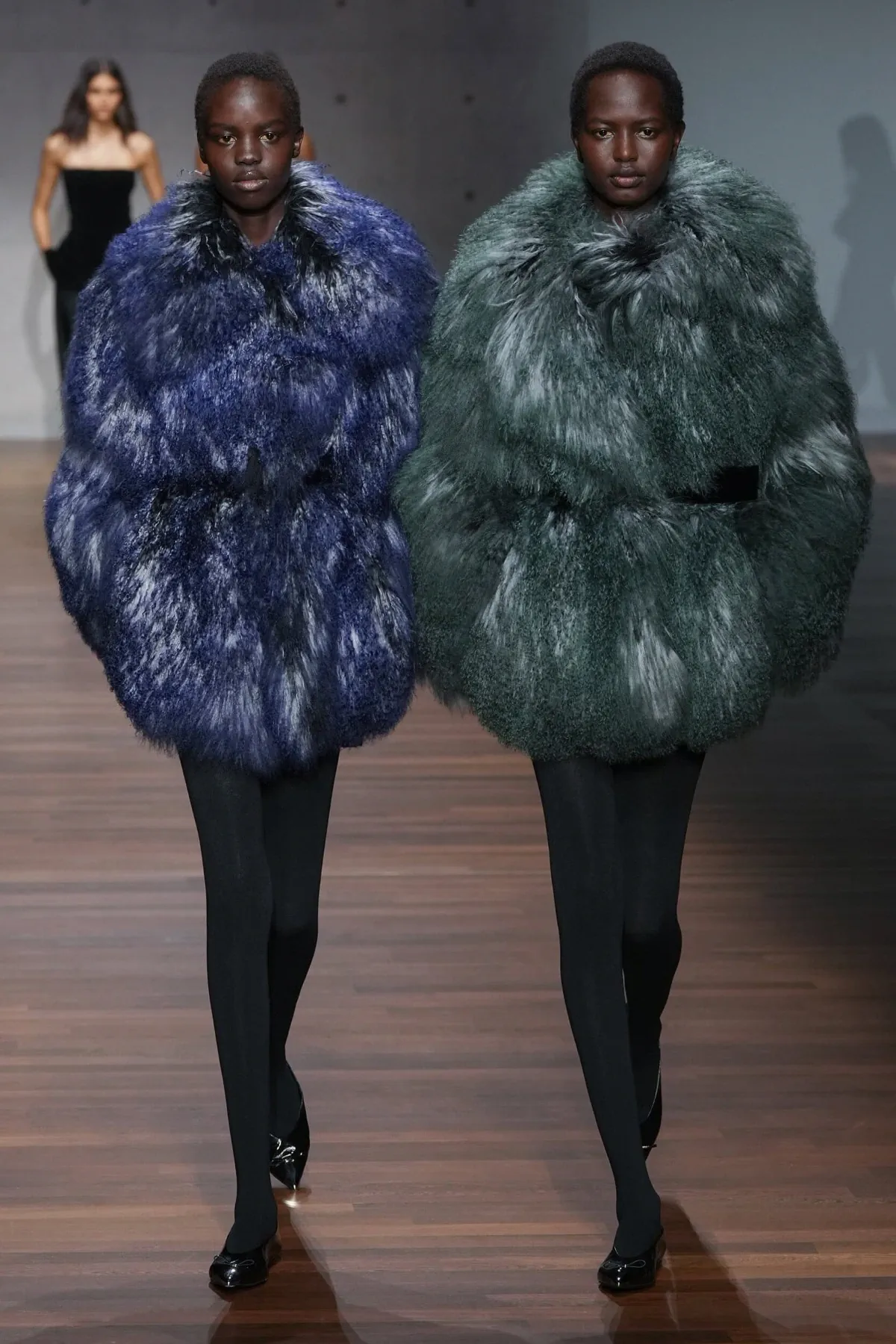 Emporio Armani Thu-Đông 2026: Kỷ nguyên mới vắng bóng Giorgio Armani Emporio Armani Thu-Đông 2026 - Milan Fashion Week