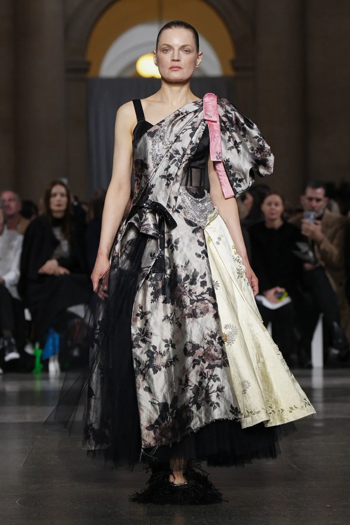 Erdem Thu-Đông 2026 - London Fashion Week
