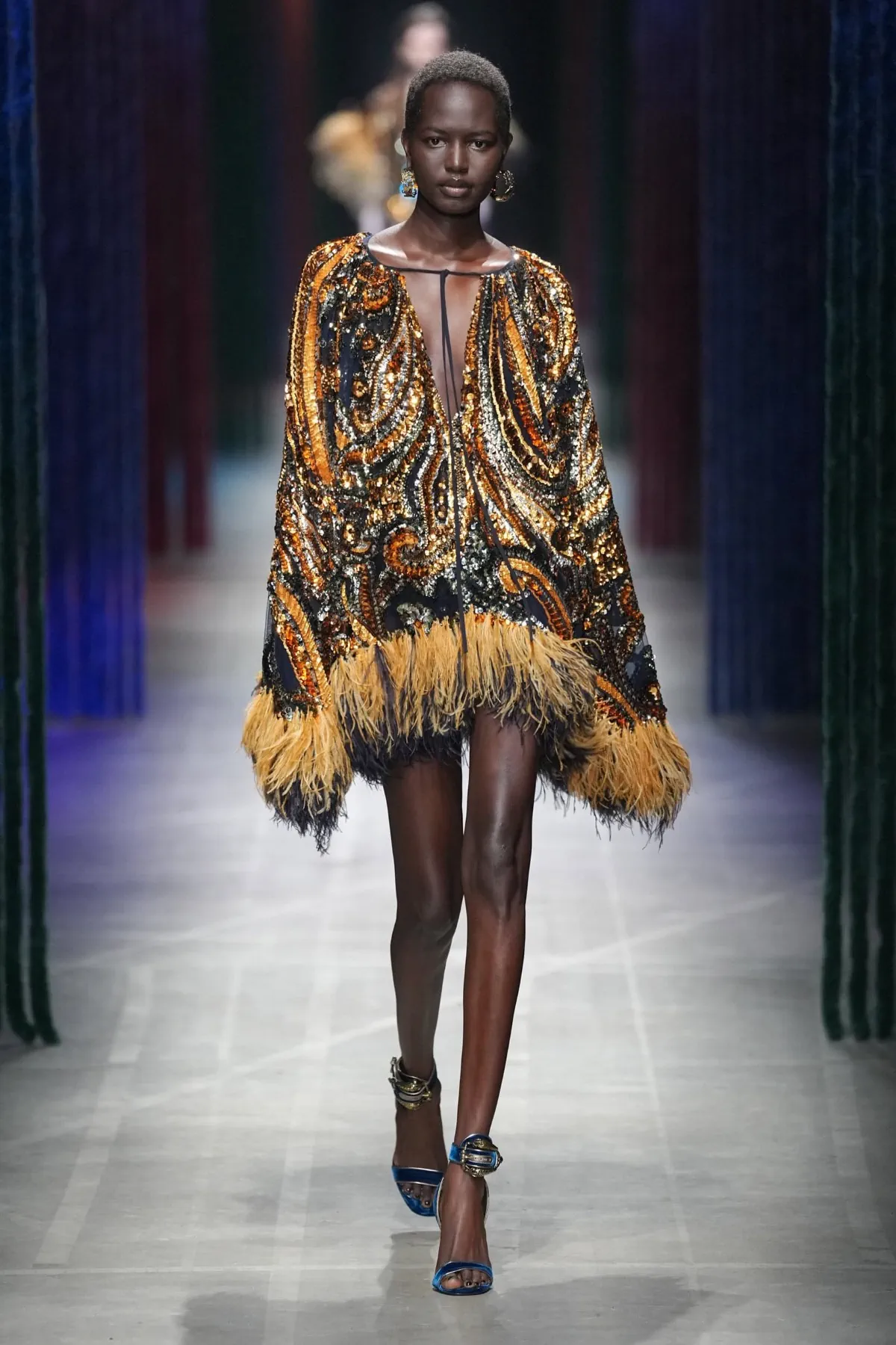 Etro Thu-Đông 2026: Marco de Vincenzo đưa Etro đi từ tối giản đến tối đa Etro Thu-Đông 2026 - Milan Fashion Week