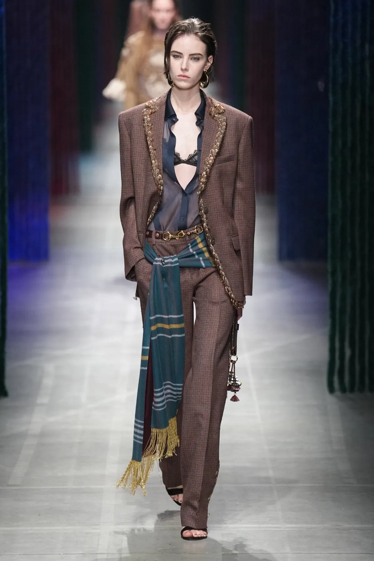 Etro Thu-Đông 2026: Marco de Vincenzo đưa Etro đi từ tối giản đến tối đa Etro Thu-Đông 2026 - Milan Fashion Week
