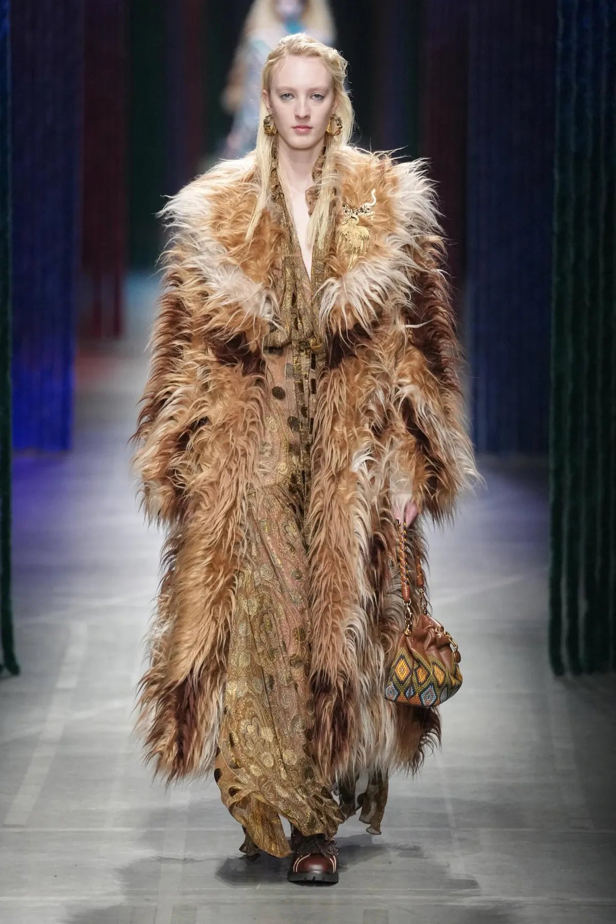 Etro Thu-Đông 2026: Marco de Vincenzo đưa Etro đi từ tối giản đến tối đa Etro Thu-Đông 2026 - Milan Fashion Week