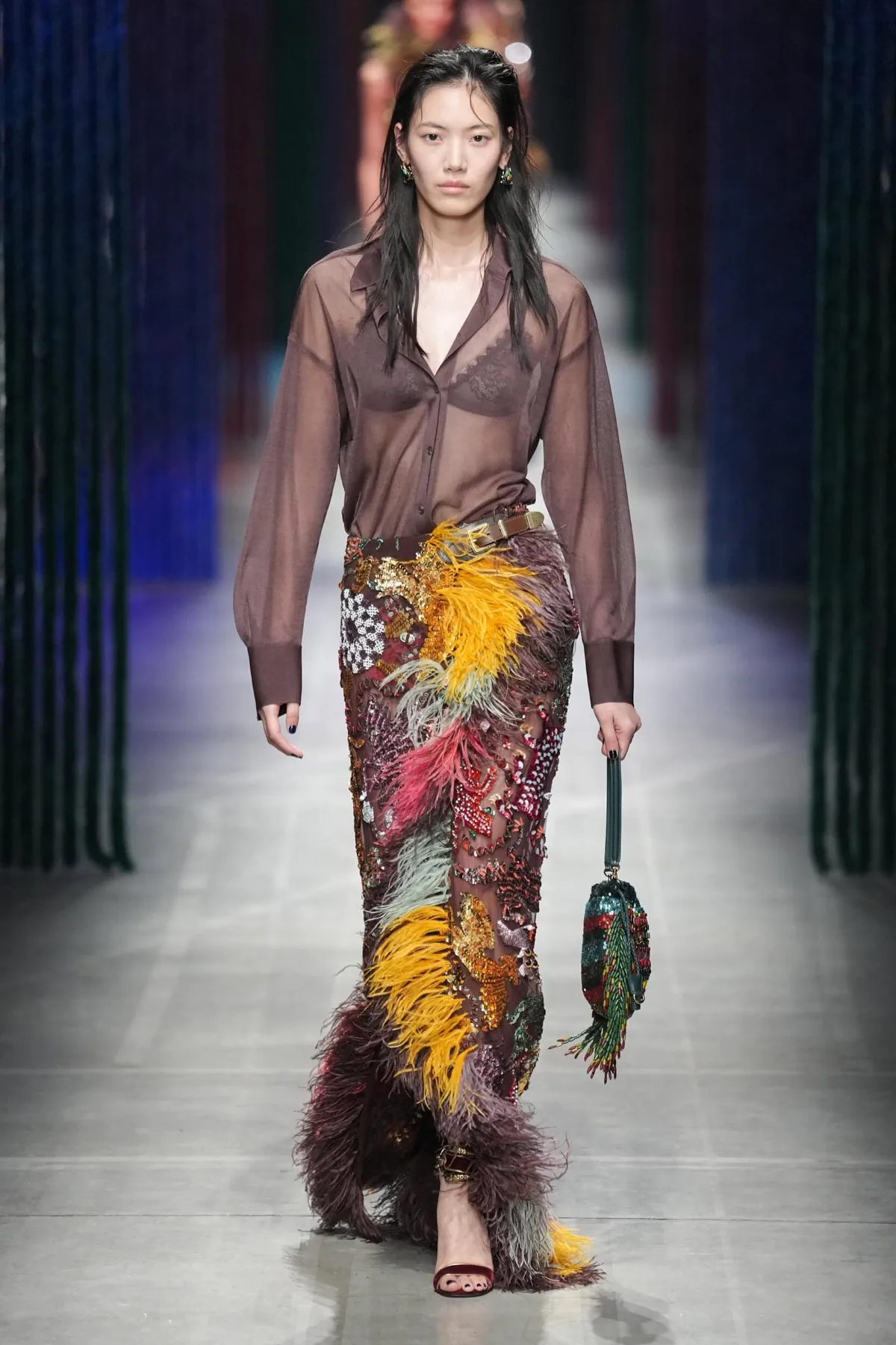 Etro Thu-Đông 2026: Marco de Vincenzo đưa Etro đi từ tối giản đến tối đa Etro Thu-Đông 2026 - Milan Fashion Week