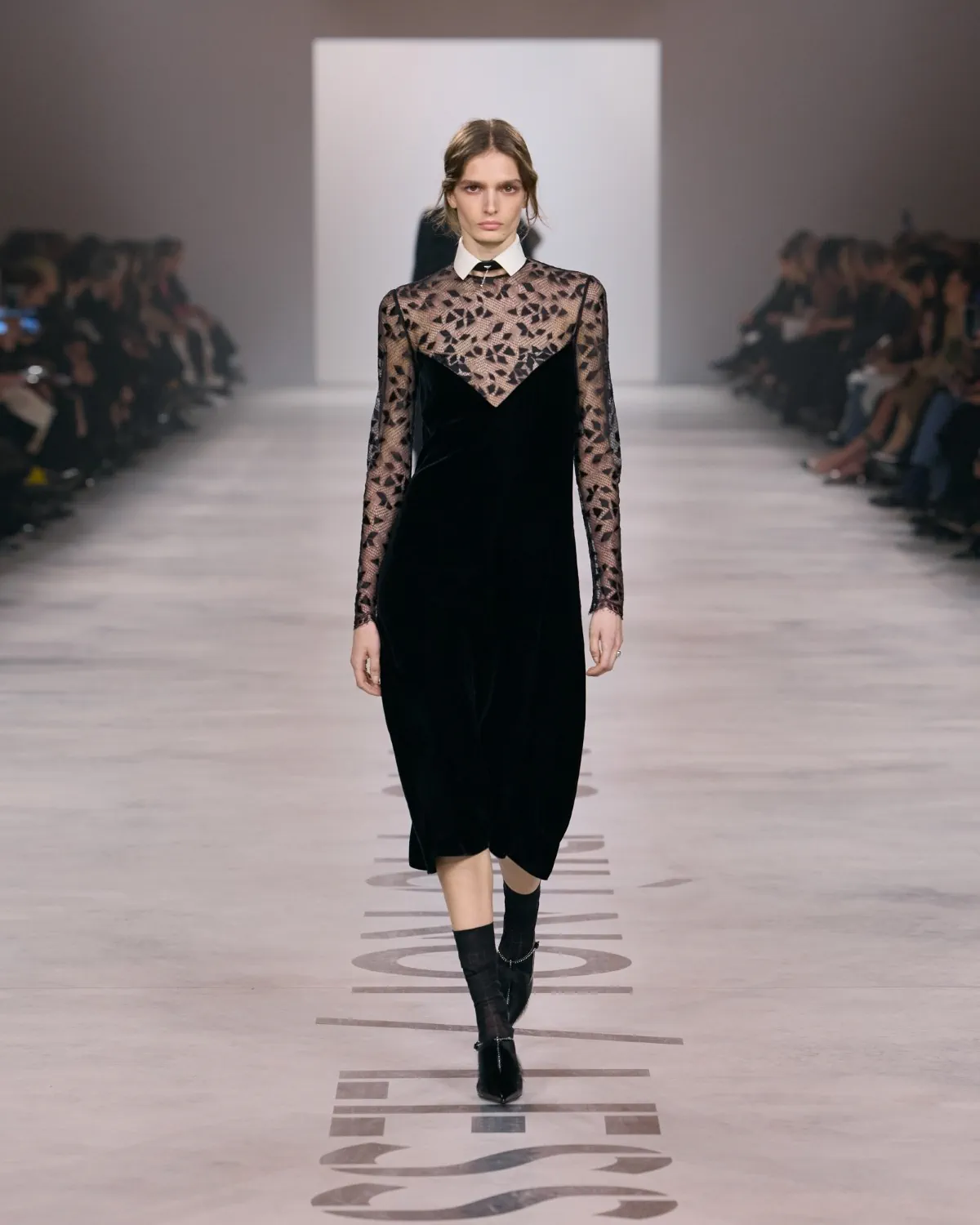 Fendi Thu-Đông 2026: Thời trang phi giới tính và sự trở lại của lông thú Fendi Thu-Đông 2026 - Milan Fashion Week