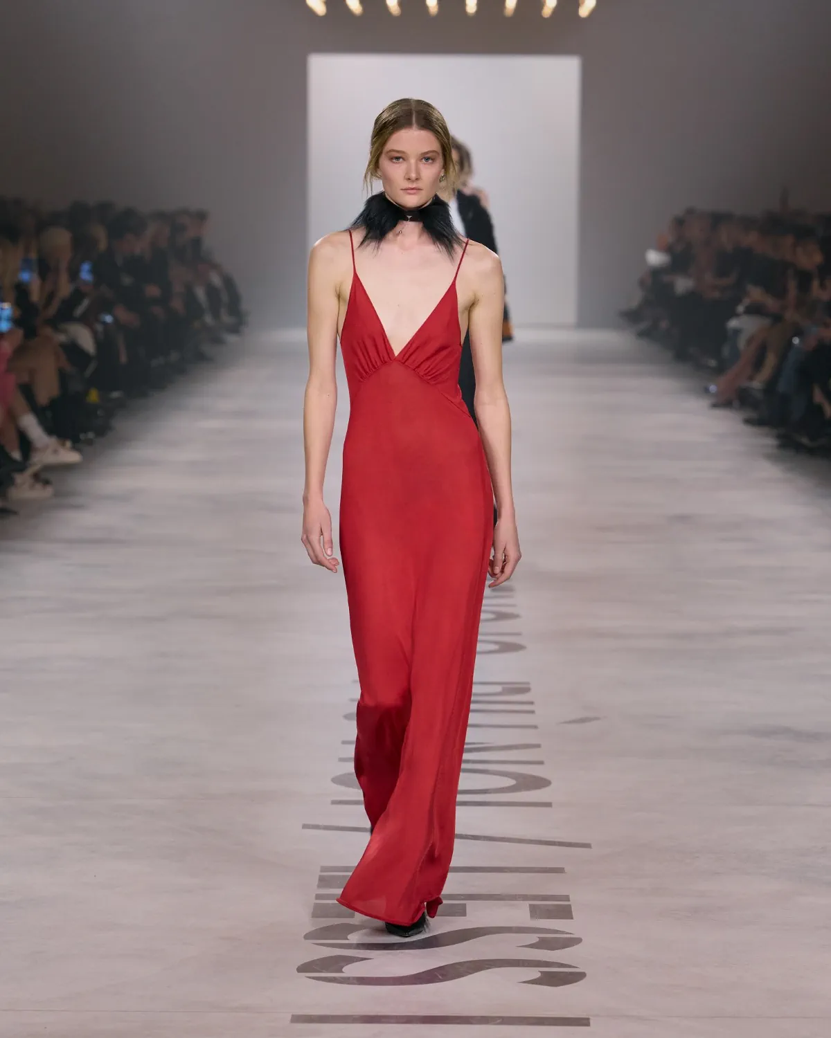 Fendi Thu-Đông 2026: Thời trang phi giới tính và sự trở lại của lông thú Fendi Thu-Đông 2026 - Milan Fashion Week