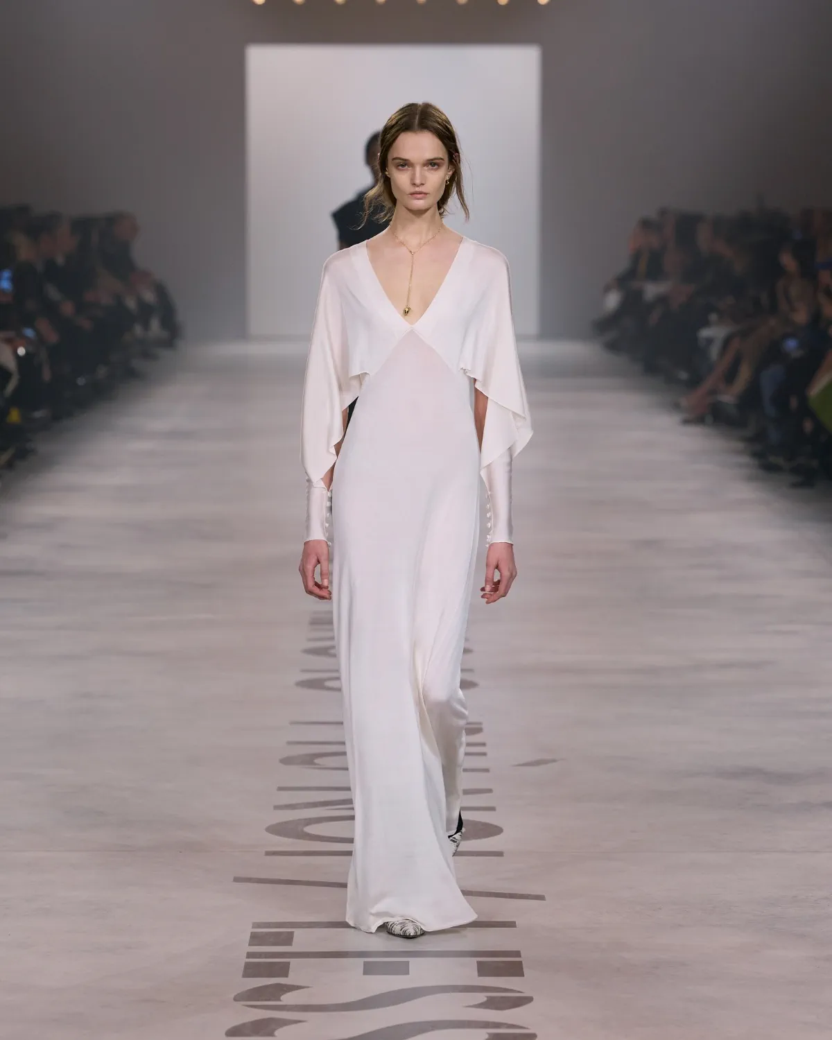 Fendi Thu-Đông 2026: Thời trang phi giới tính và sự trở lại của lông thú Fendi Thu-Đông 2026 - Milan Fashion Week