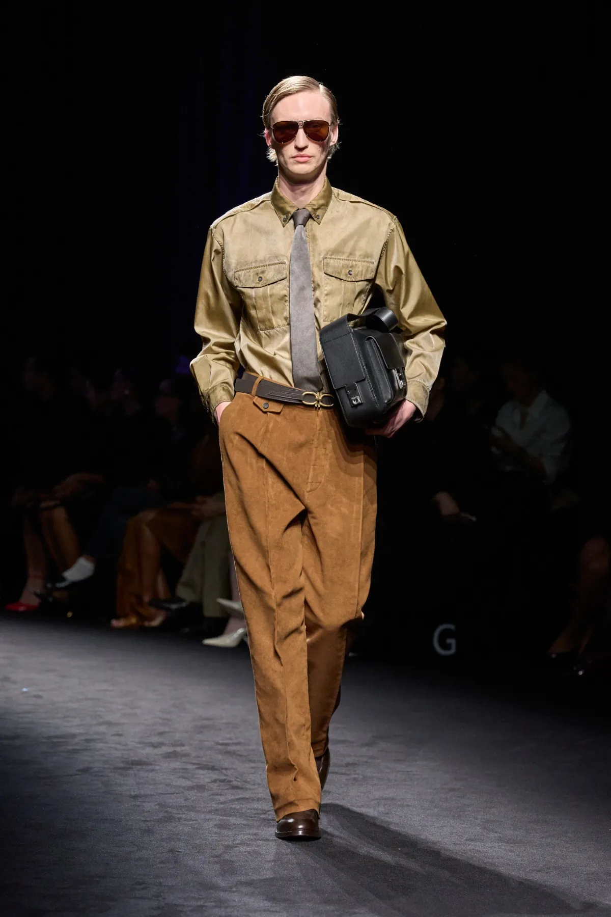 Ferragamo Thu-Đông 2026: Làn gió đại dương trên sàn diễn Milan Ferragamo Thu-Đông 2026 – Milan Fashion Week