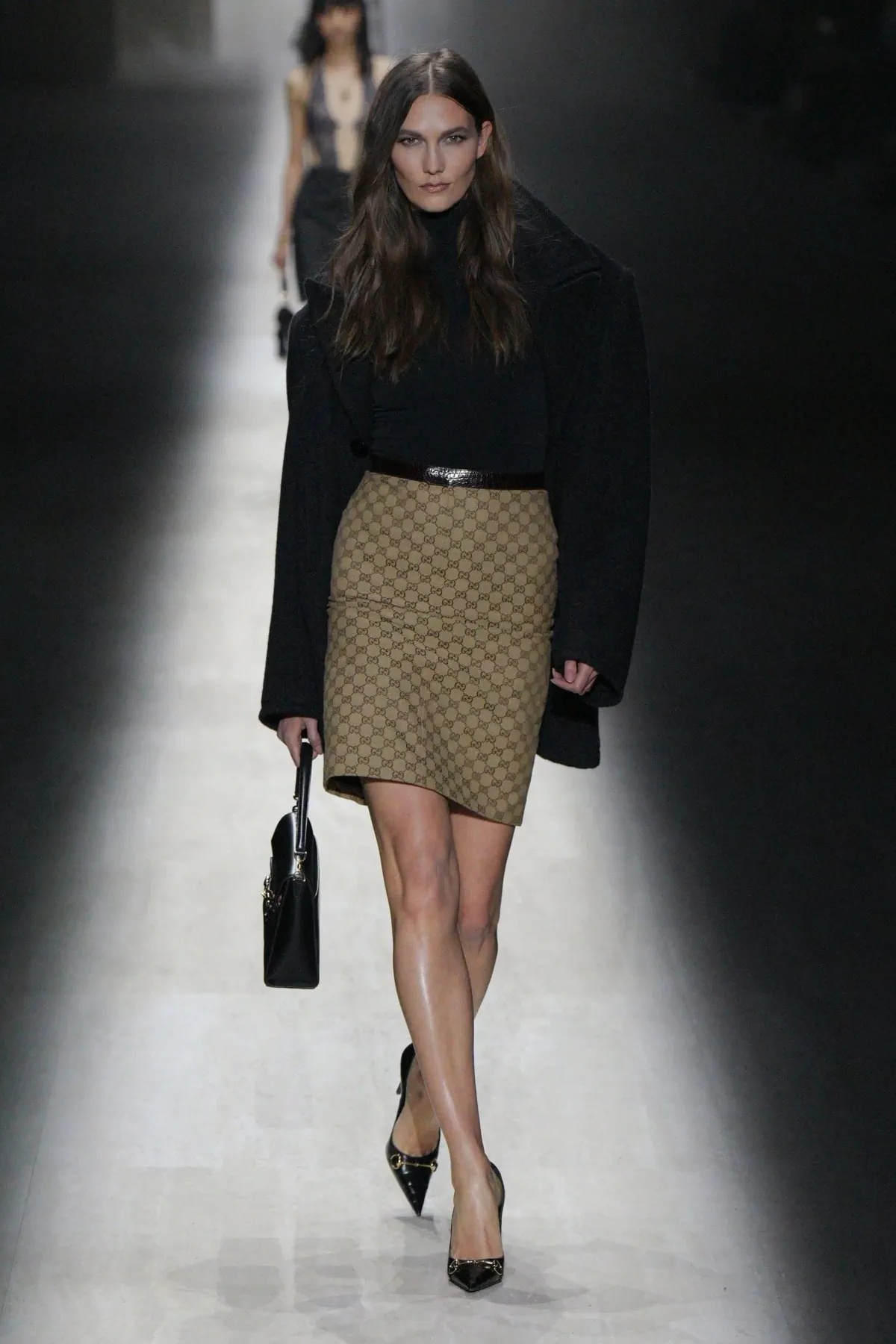 Gucci Thu-Đông 2026: Lời chào sân đầy cảm xúc từ Demna Gucci Thu-Đông 2026 - Milan Fashion Week