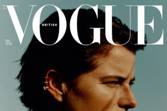 Vogue Anh 02/2026: Jessie Buckley chụp bởi Jack Davison