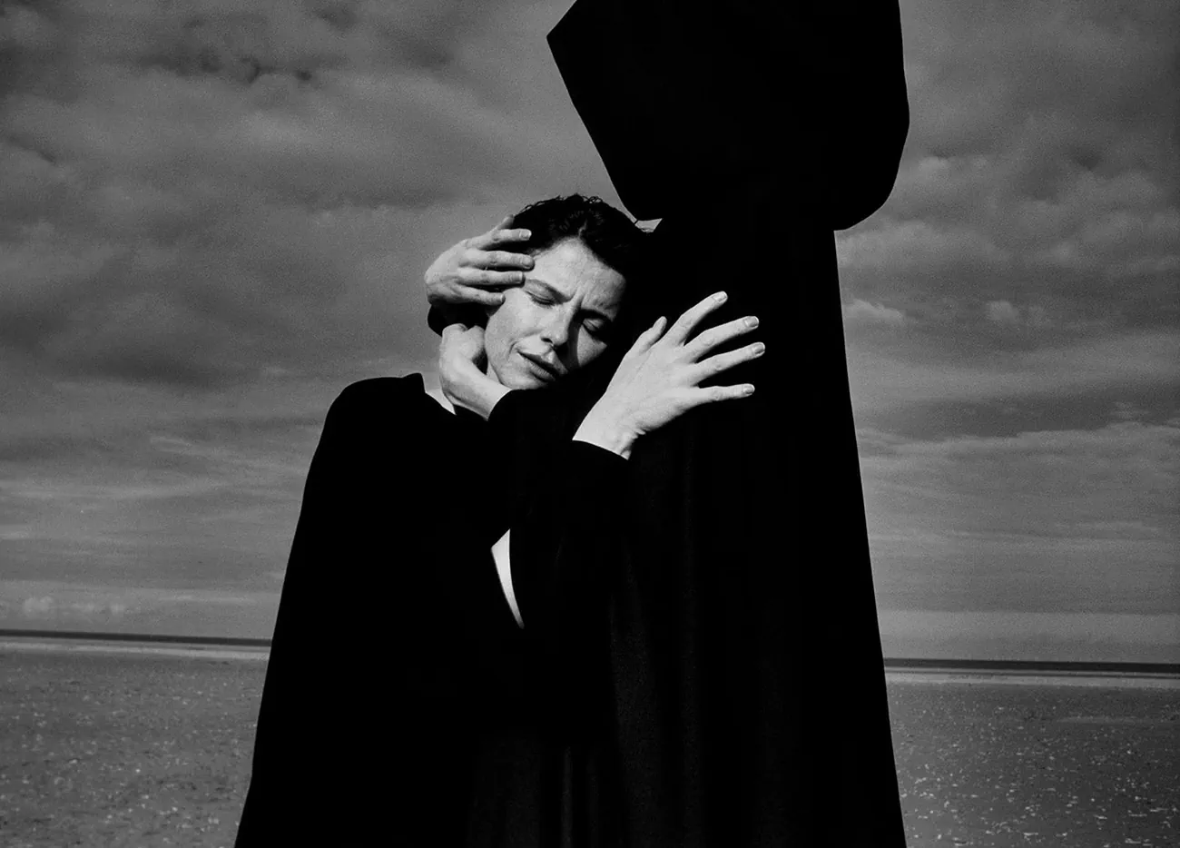 Vogue Anh 02/2026: Jessie Buckley chụp bởi Jack Davison Vogue Anh 02/2026: Jessie Buckley chụp bởi Jack Davison