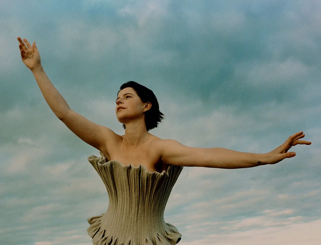 Vogue Anh 02/2026: Jessie Buckley chụp bởi Jack Davison Vogue Anh 02/2026: Jessie Buckley chụp bởi Jack Davison