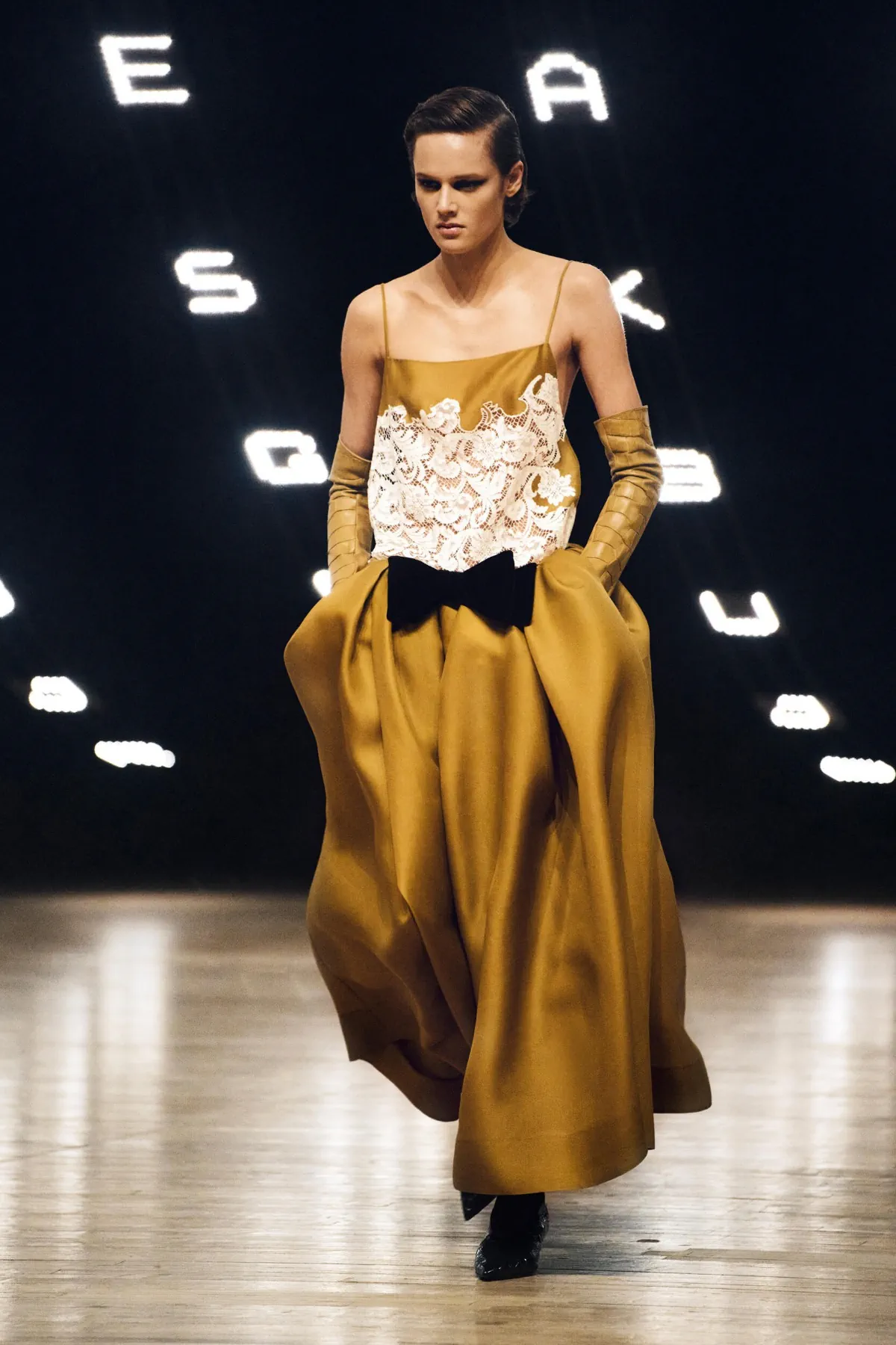 Khaite Thu-Đông 2026: Sự thật, ảo ảnh và thời trang Khaite Thu-Đông 2026