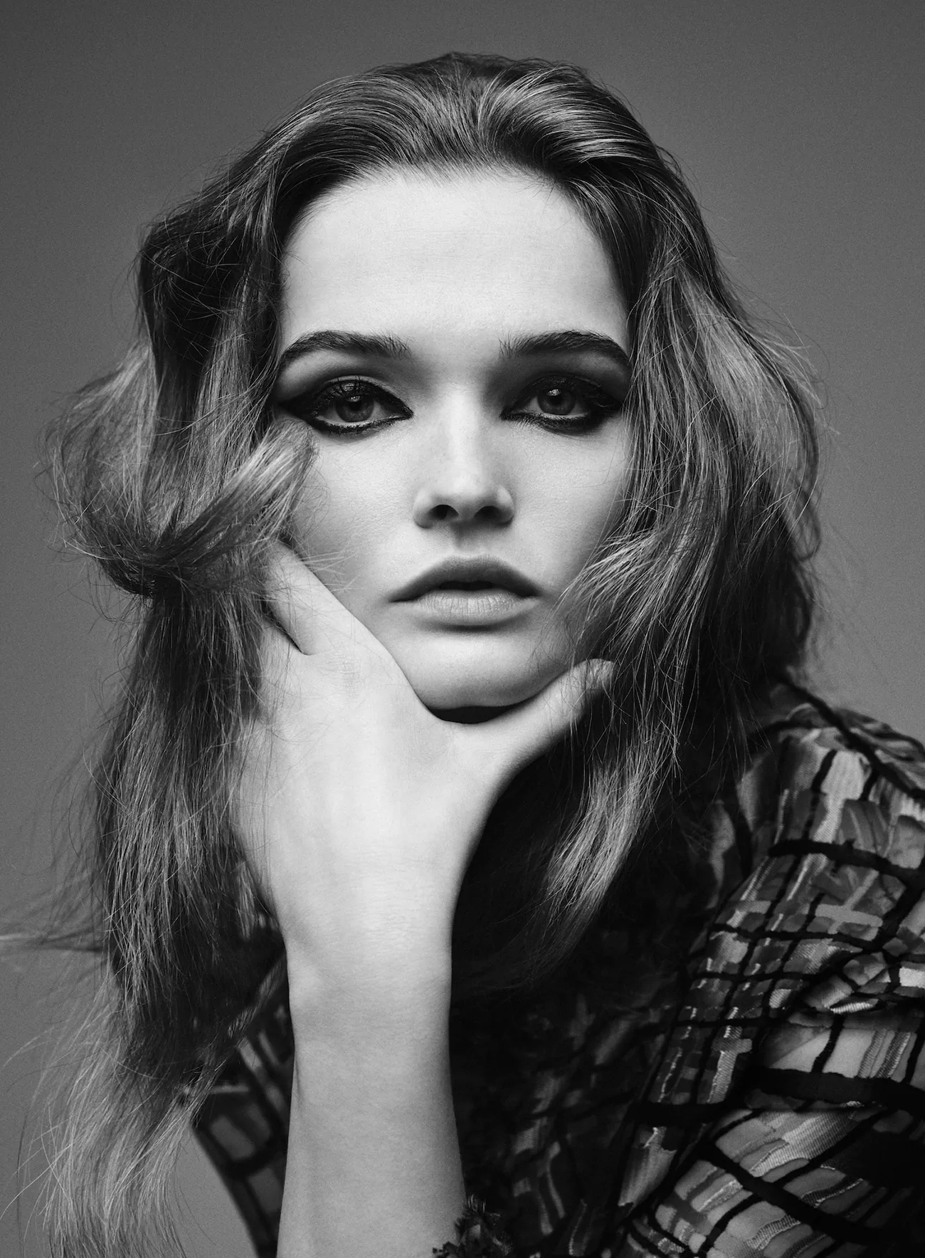 Elle US 02/2026: Lulu Tenney chụp bởi Nathaniel Goldberg