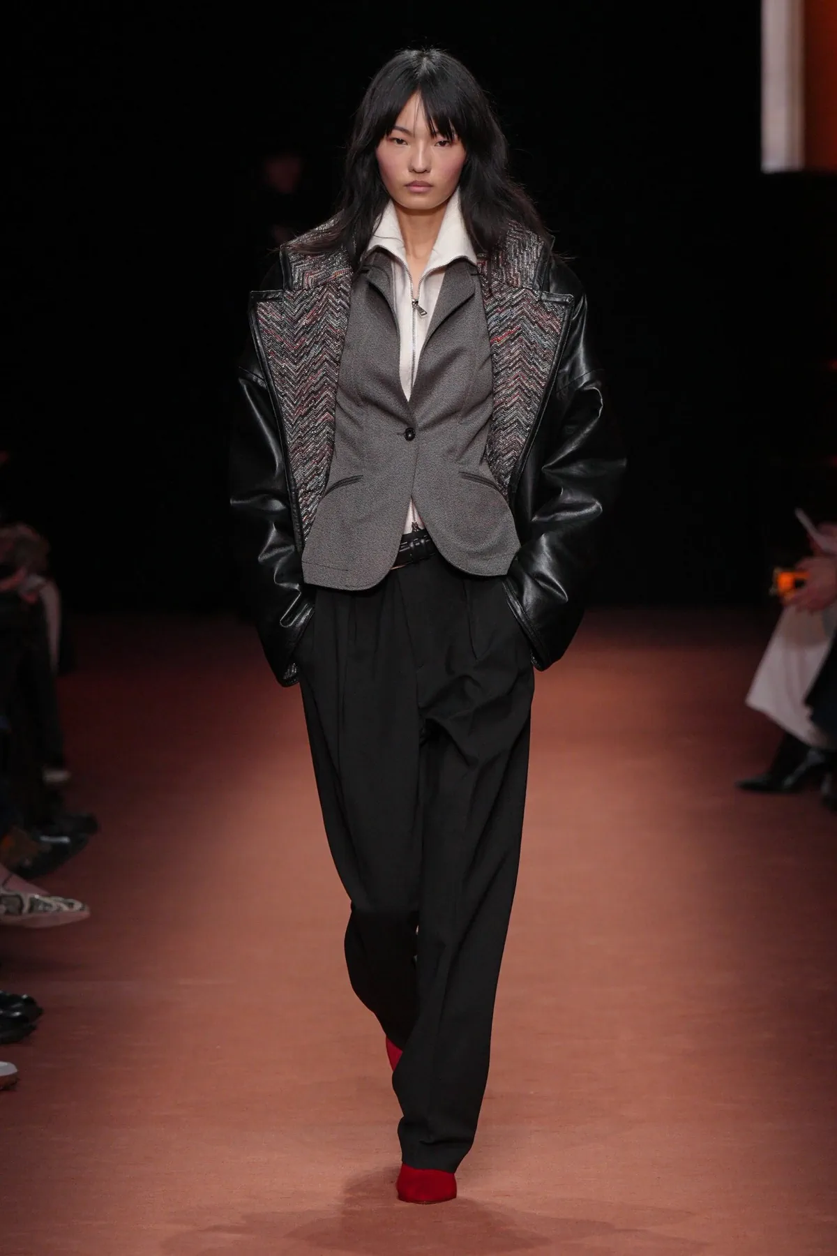 Missoni Thu-Đông 2026: Đơn giản, thực tế và phá cách Missoni Thu-Đông 2026 - Milan Fashion Week