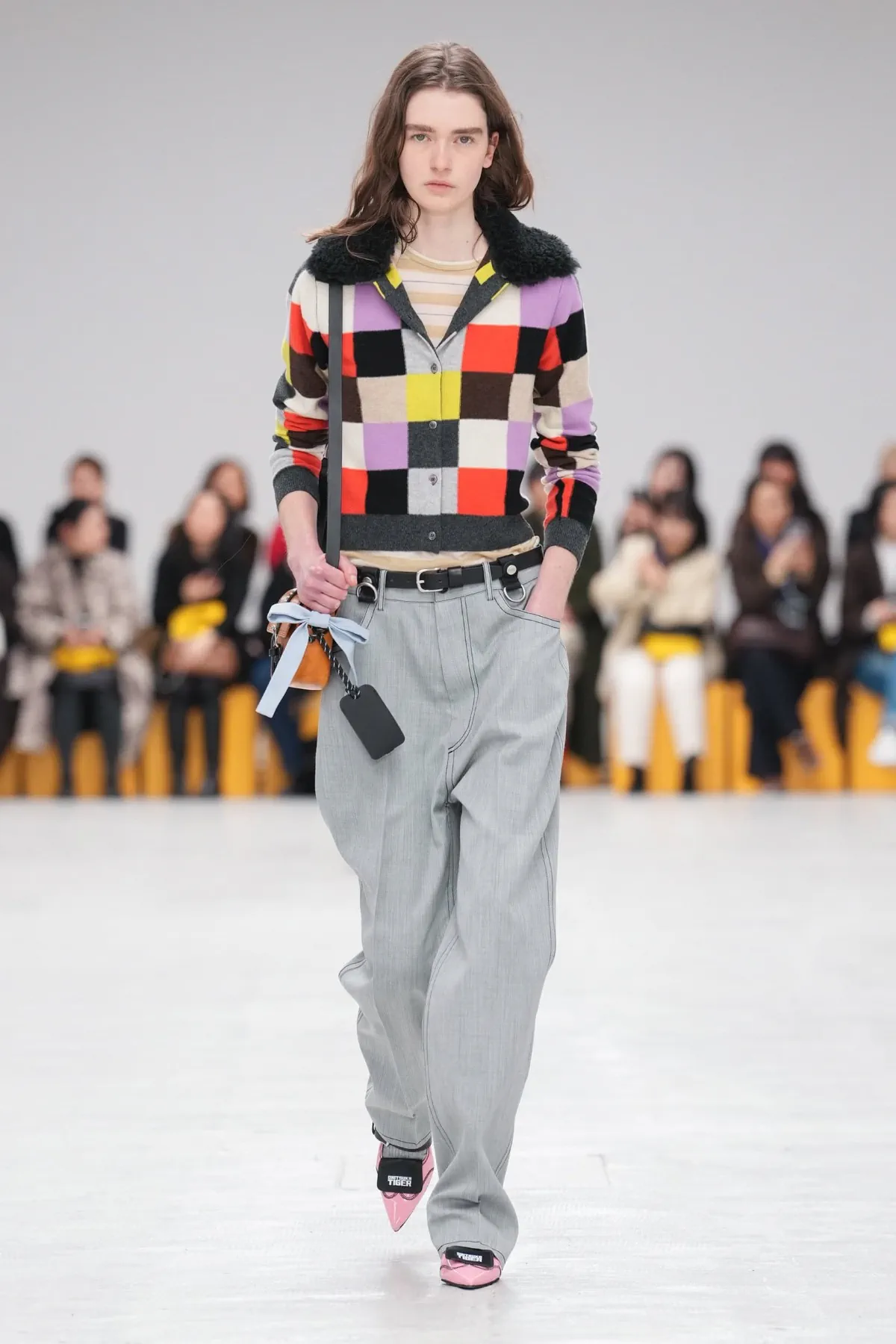 Onitsuka Tiger Thu-Đông 2026 đưa văn hóa học đường Tokyo lên sàn diễn Onitsuka Tiger Thu-Đông 2026 - Milan Fashion Week