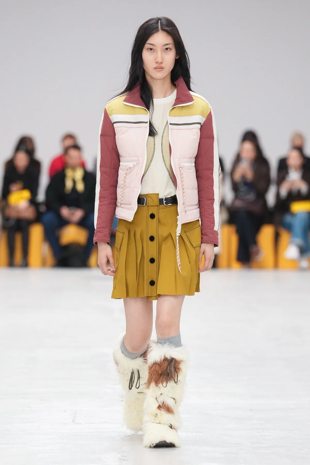 Onitsuka Tiger Thu-Đông 2026 đưa văn hóa học đường Tokyo lên sàn diễn Onitsuka Tiger Thu-Đông 2026 - Milan Fashion Week